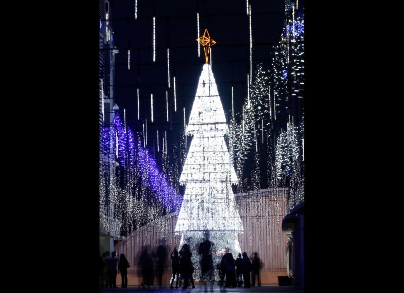 Former trump exec says He’s actually a christmas-hating cheapskate