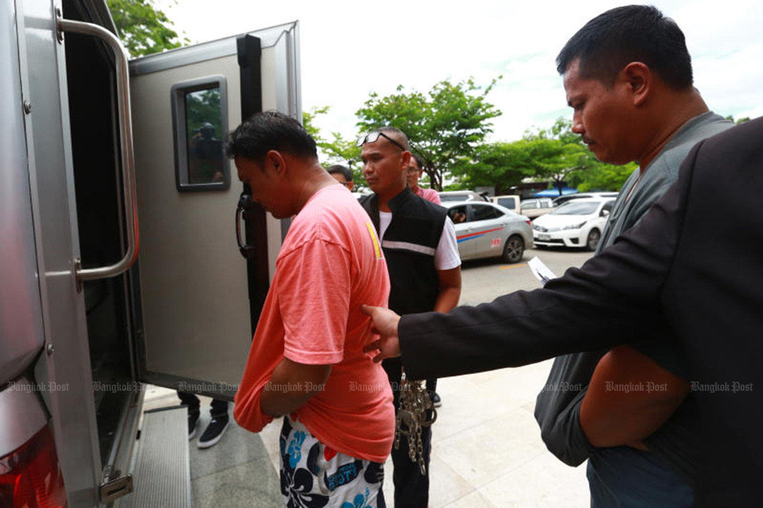 Leader of motorcycle-taxi group surrenders