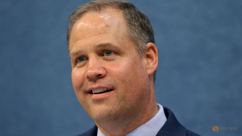NASA shake up in new race to the moon