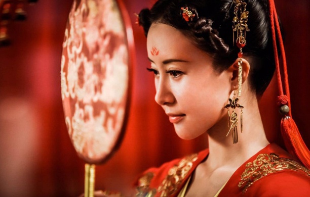 舒畅发文否认整容！自认是美颜业余选手，明星驾驭不了的网红滤镜