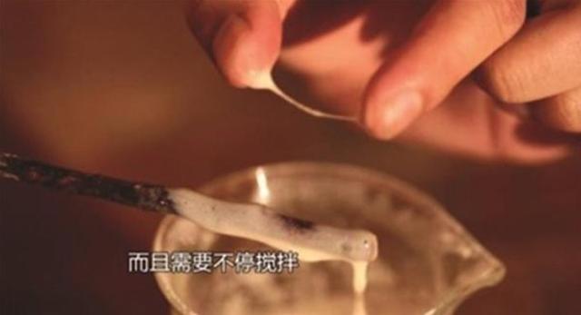 碎肉+胶水=高档牛排？“作死”网红亲身尝试，刚咬一口就愣住了