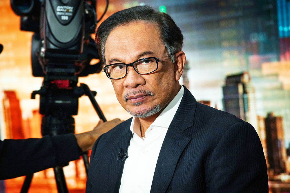Anwar Ibrahim says he will succeed Mahathir around 2020