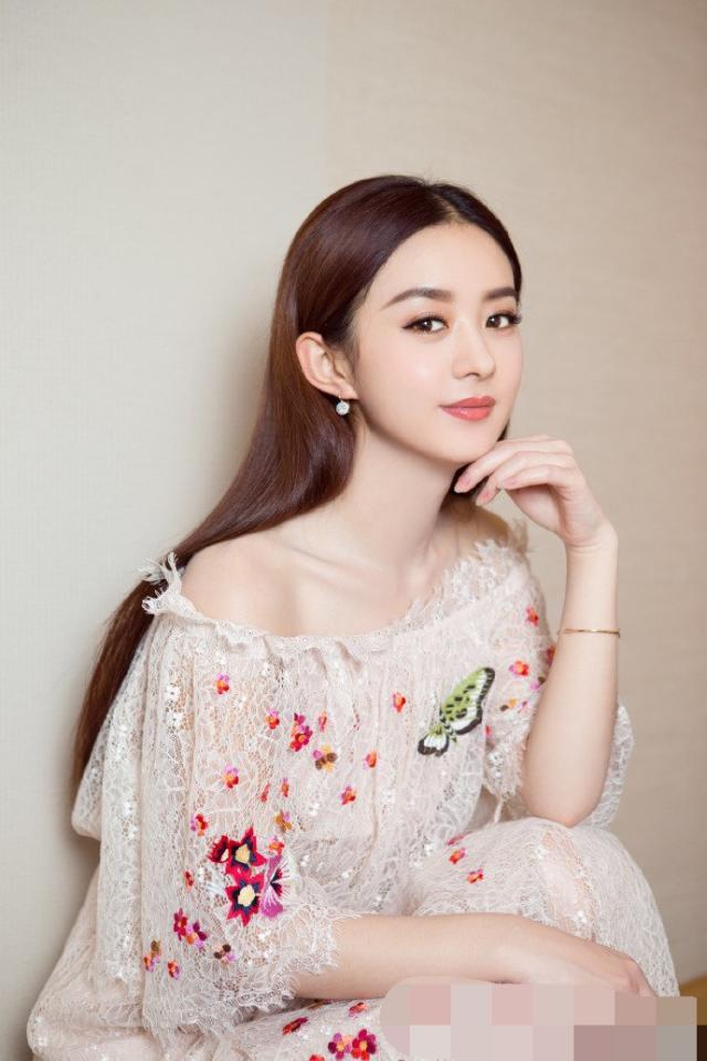 赵丽颖忽然官宣新剧，男主竟是90后的他，看到长相后：熬夜必追