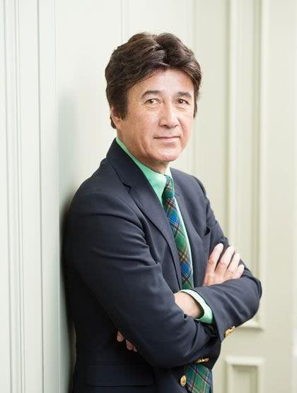 女星未婚生子强忍三年家暴不被父亲得知，男友再动手导致感情破裂