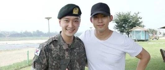 2PM玉泽演参加忙内黄灿盛结业仪式；Henry获MTN电视广告节CF明星奖；EXO-SC将于今日在演唱会上首次公开新曲舞台