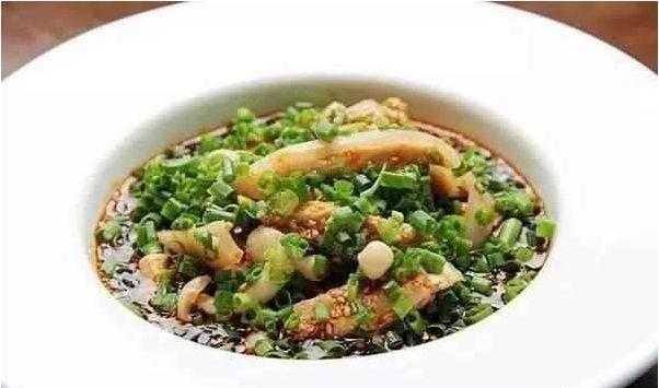 菌香仔兔、焖拌黄喉，特色凉菜，初春最适合