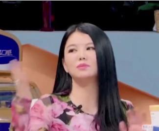 李湘带女儿买包，看到9岁王诗龄的身材：相信她每月吃三十万了