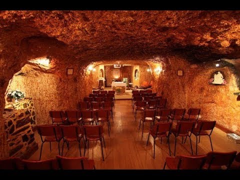 神秘山村挖出一古墓，专家进入，被一物吓得脸红