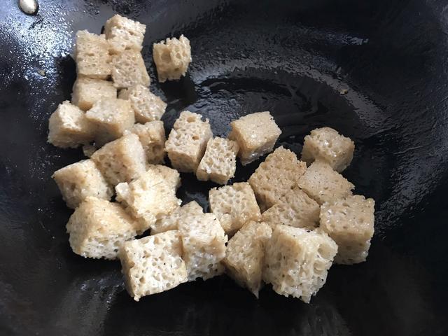 这道菜上海人都很喜欢，附上详细做法，教你做正宗美味的四喜烤麸