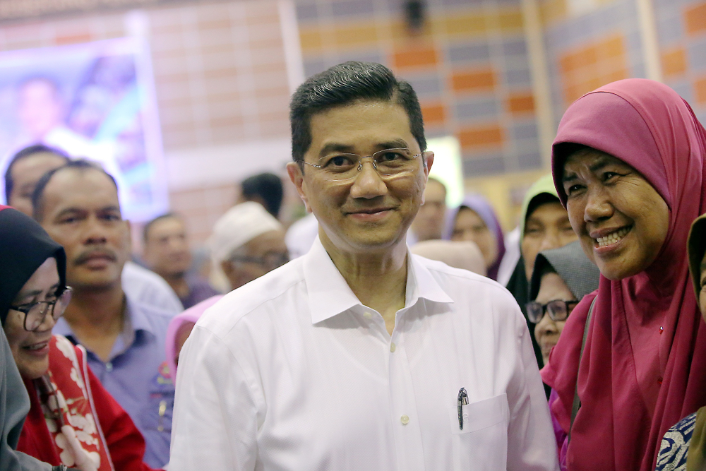 Azmin hopes Deepavali shines light on ‘search for truth, fight for justice’