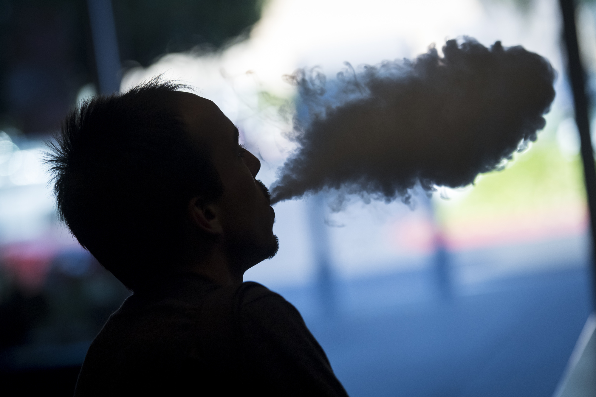 US to ban flavored e-cigarettes after six vaping-related deaths