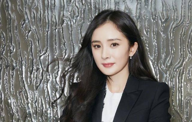 杨幂在被黑中蹿红，位居一线，被全网吐槽的她能否也在黑中走红