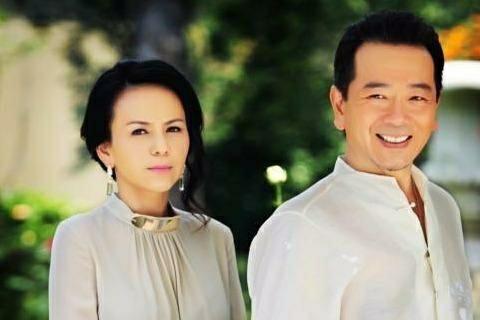 他是金牌老爸，30年零绯闻宠妻爱子，身家过亿演《都挺好》再走红