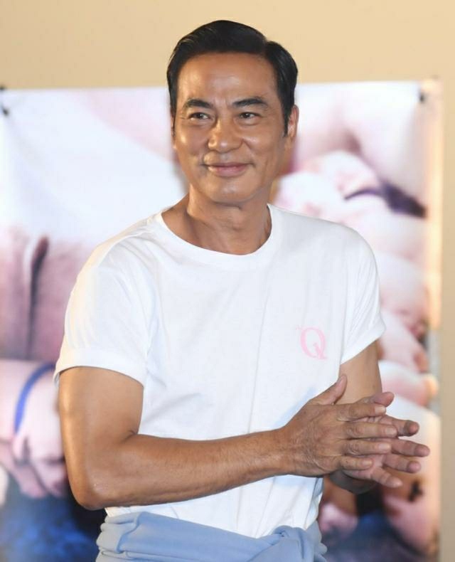 任达华手部伤势图被曝光，四指被刀切开惨不忍睹，网友大呼心疼