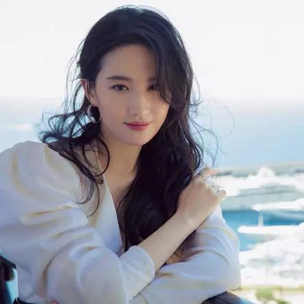 19年夏，圆肩、腿粗的妹子，学刘亦菲这样穿，轻松美出新高度