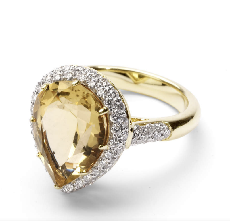 Scarlett Johansson debuts giant yellow engagement ring at Comic-Con 2019