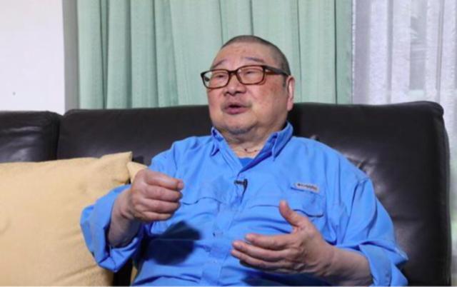 84岁倪匡近照曝光身体硬朗，与老婆结婚60年还像小情侣