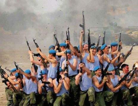 为何战场上，士兵不能90度朝天开枪？当初伊拉克的教训太深刻