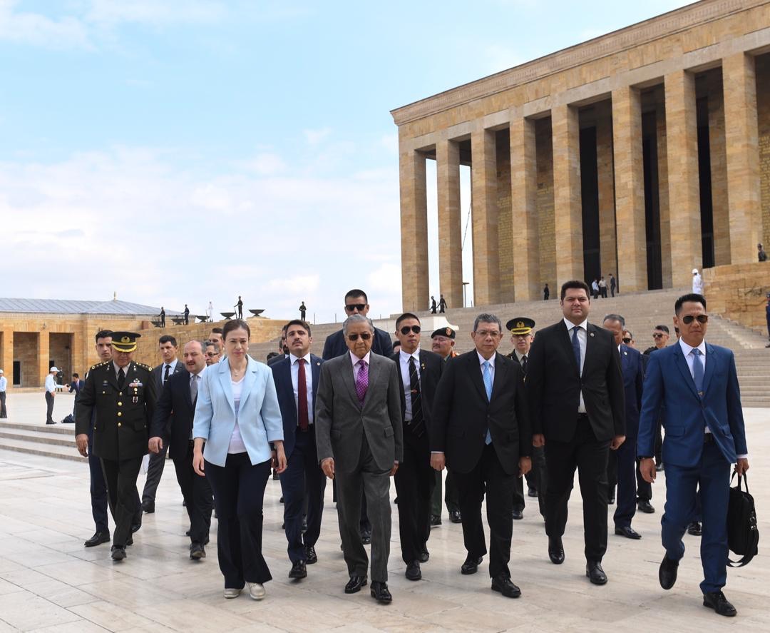 Brickbats on PM’s Facebook page after laying of wreath at Ataturk’s tomb