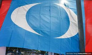 Azmin claims there's attempt to silence him, and 8 news from yesterday