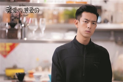 强！男粉用800条牛仔裤拼出李现画像