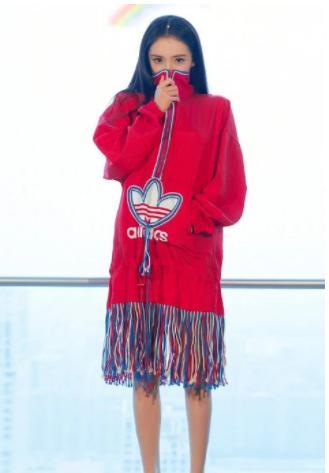 杨幂自拍终于换角度，瞬间画风不一样，网友：标准直男视角