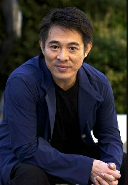 李连杰请吃饭，桌上腊肉看似普通，听到价格鲁豫吓到放下筷子
