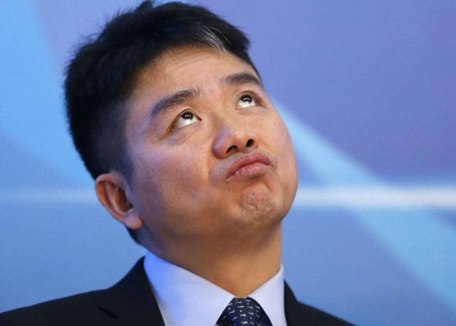 刘强东案警方4万字档案被曝，章泽天出席活动面无表情仍很美很仙