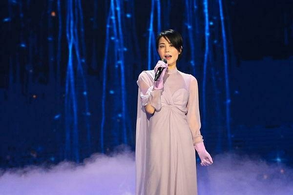 谢霆锋被问感激王菲还是柏芝 最后选了谁？