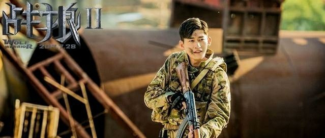 不听成龙劝告，作死导演跟风翻拍《战狼2》，评分2.9，心疼吴京