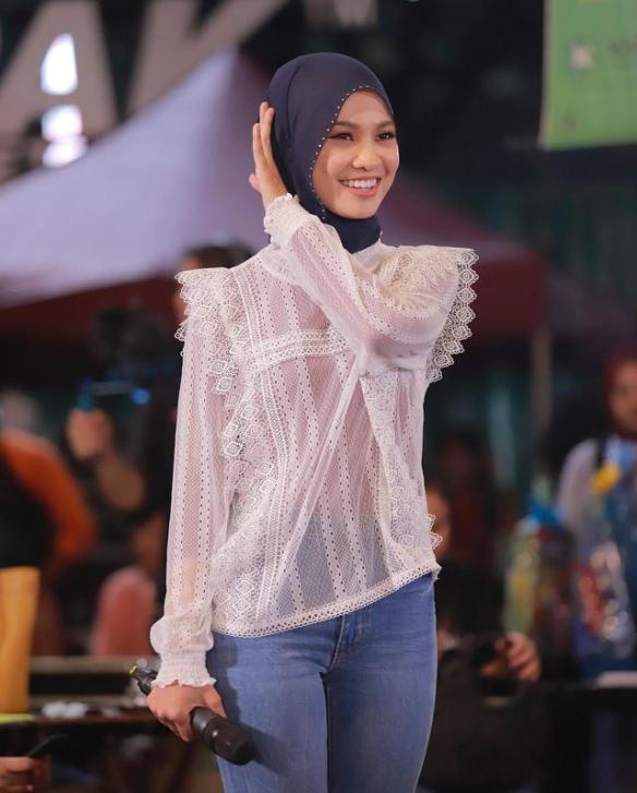 Is commenting on women’s clothing sexual harassment?