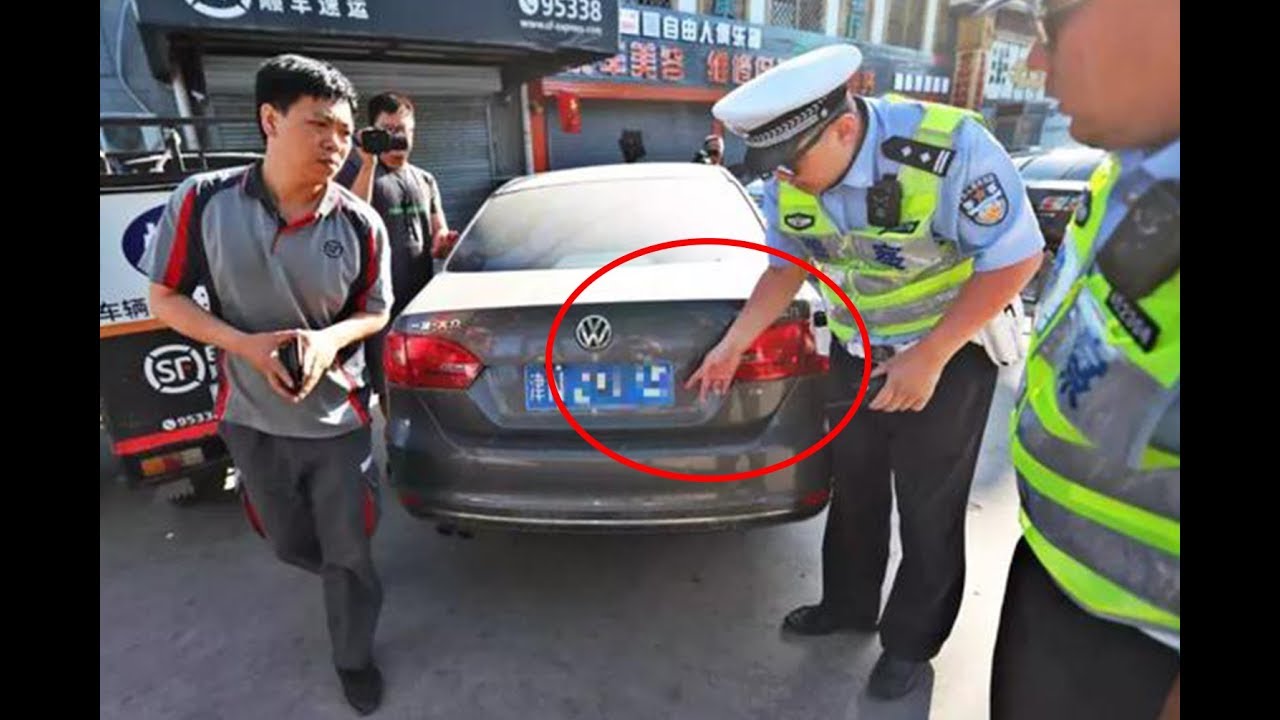 交警查车时，为什么驾照都不看先摸车尾？老司机：不知道就吃亏了
