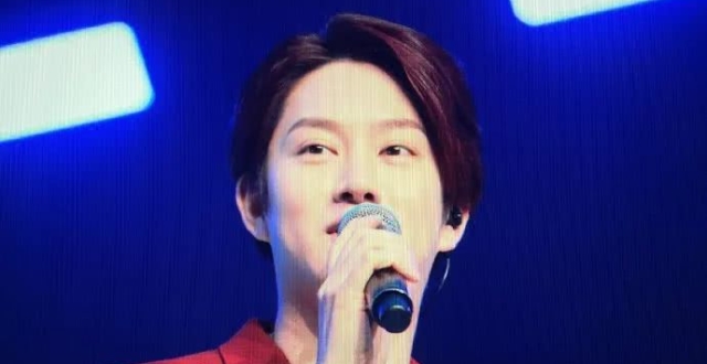 JYP女团狂粉！SM男爱豆惊喜现身见面会，饭心爆发大胆告白