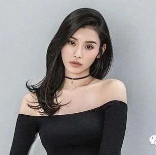 奚梦瑶孕肚首曝光？孕肚明显，行动迟缓，外八腿走路需扶栏杆