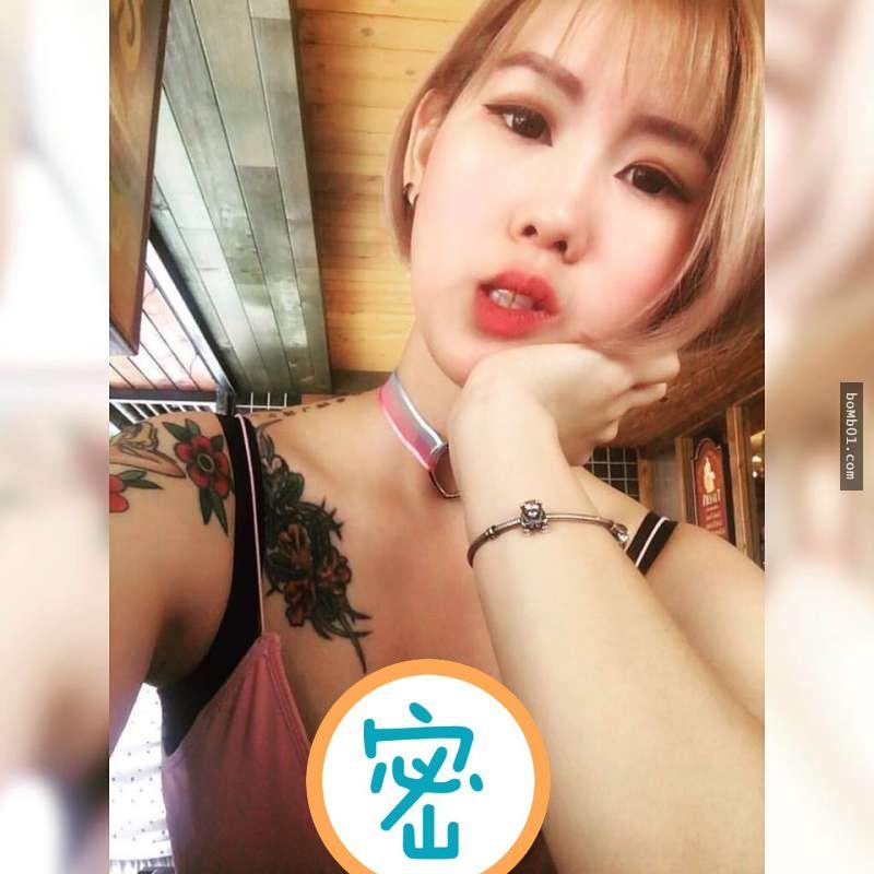 正妹设计师用「超邪恶视角」服务客人引起暴动，网友已经神出她的工作地点秒预约！