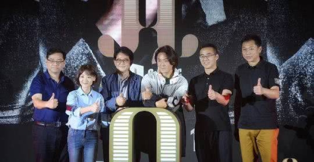 粉丝千里送火锅蛋糕“惊呆”伊面 郑伊健2019巡演正式发布