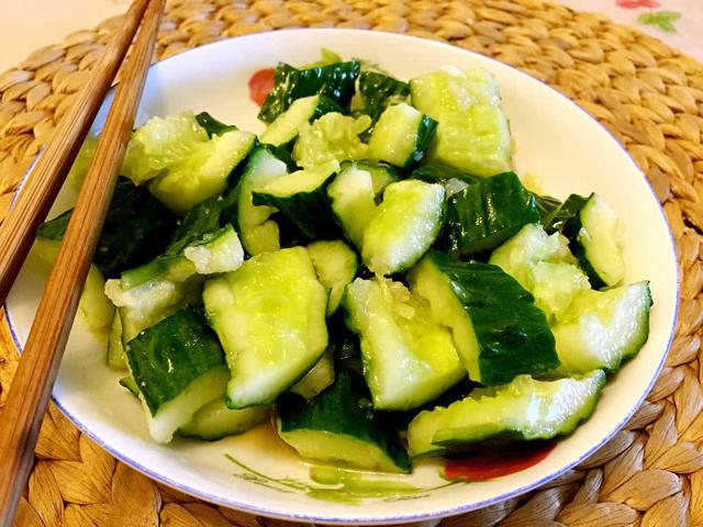 夏天没有食欲怎么办？来盘凉拌黄瓜，做对第一步，爽脆可口还好吃