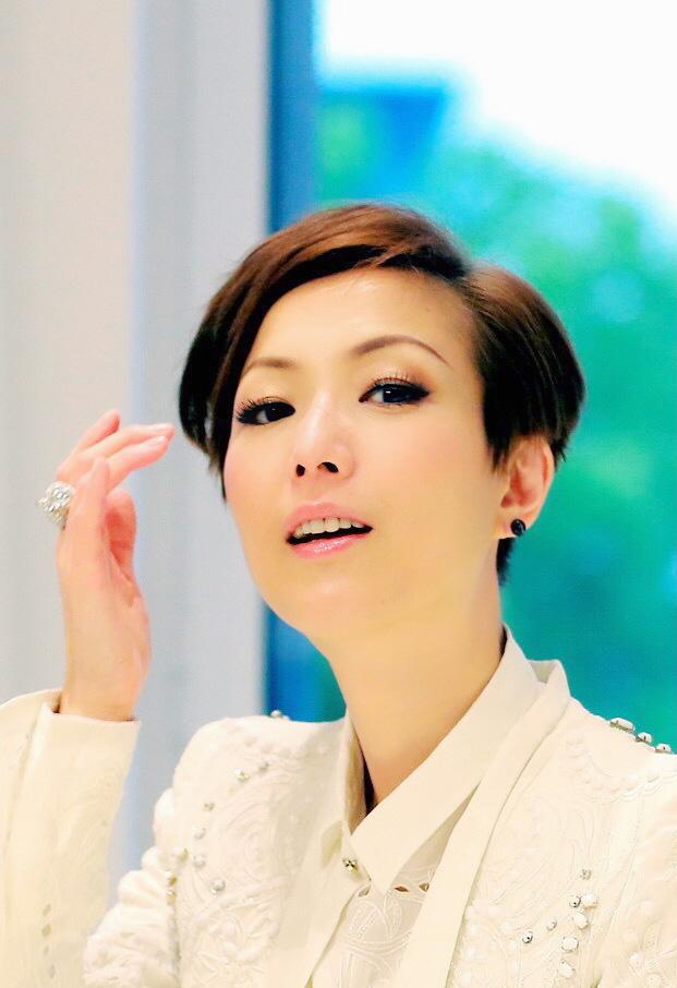 香港女演员那么多，47岁的她出道31年，为何仍受万千宠爱？