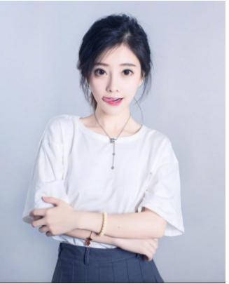 冯提莫开演唱会全场座无虚席，看到台下观众那刻，网友：难怪