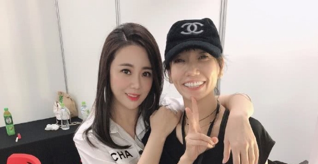 陶喆老婆晒老公演唱会后合影花式秀恩爱，诞下儿子后恢复苗条身材