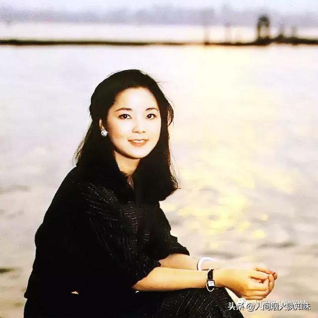 邓丽君精通多语言！6岁开始唱歌「从小被母捧在手掌心」，经纪人曝「私下个性超好」成追忆~~