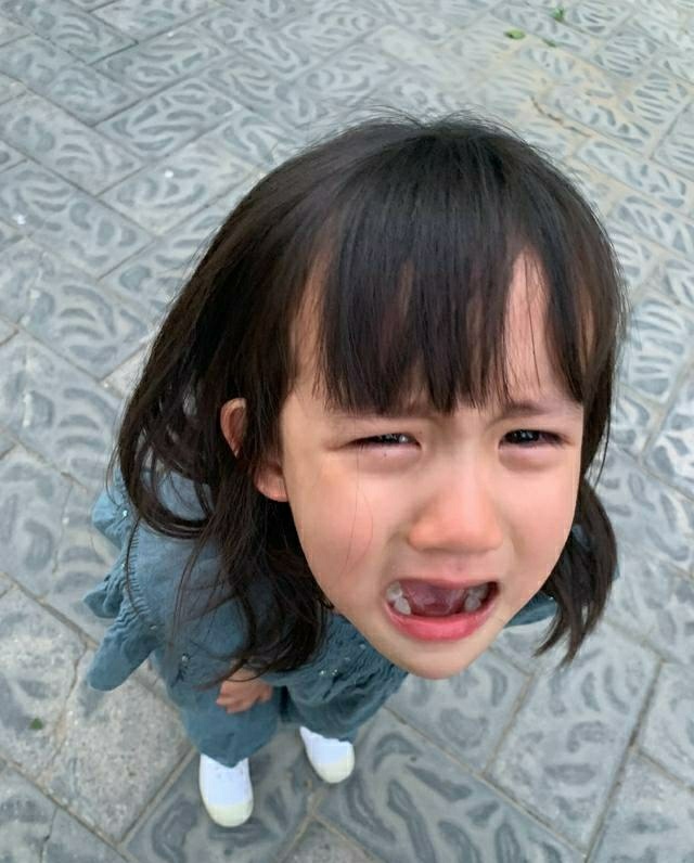 黄磊五岁小女儿尿床了，黄老师更博描述详细过程，却被网友批评