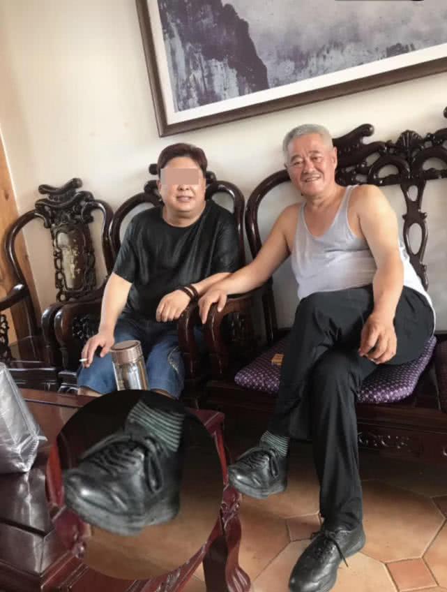 真老了！赵本山被曝高清大头近照，双眼浑浊下巴胡须全白令人唏嘘