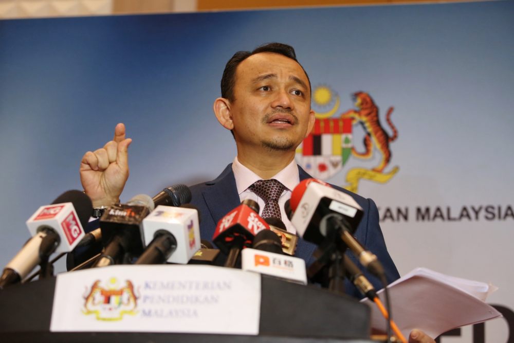 Maszlee: Local universities to revise technology, industry-related curriculum yearly