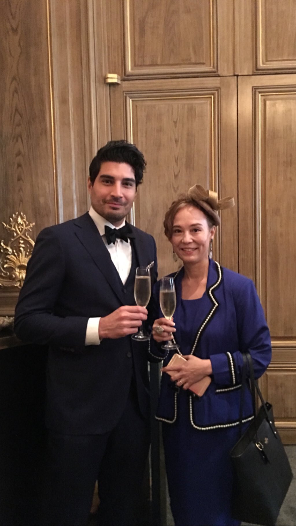 细女刘幸仪英国结婚 翁静晶孖何彪盛装出席