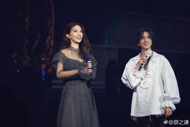薛之谦爬电线杆被质疑作秀，在天灾面前“抖机灵”，为红没底线？