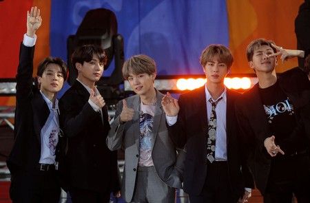 K-pop's bts goes on holiday, asks fans for privacy