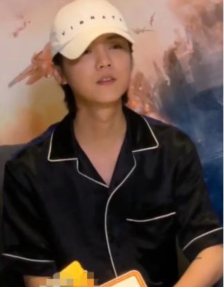 鹿晗为上海堡垒宣传，看到他当天的穿着，网友：这态度电影能火？