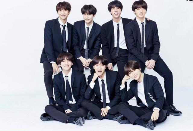 防弹少年团放假，Jimin直播展示珍藏6年票根，回忆当年令人感动