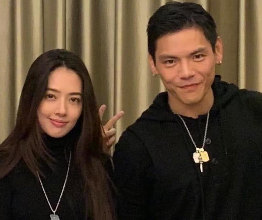 都说杨紫和妈妈像孪生姐妹，郭碧婷妈妈告诉你，什么叫复制粘贴！